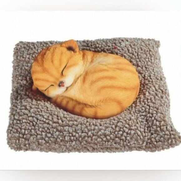 Q-Max 10"x10" Inch Orange Tabby Cat Sleeping on Pillow Bed Figurine - Picture 1 of 9